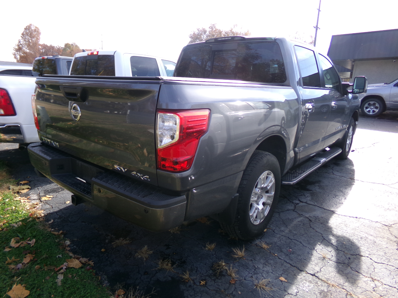 2018 Nissan Titan SV photo 3