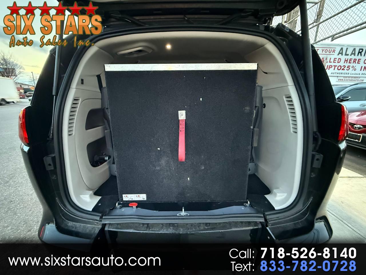 2023 Chrysler Voyager LX