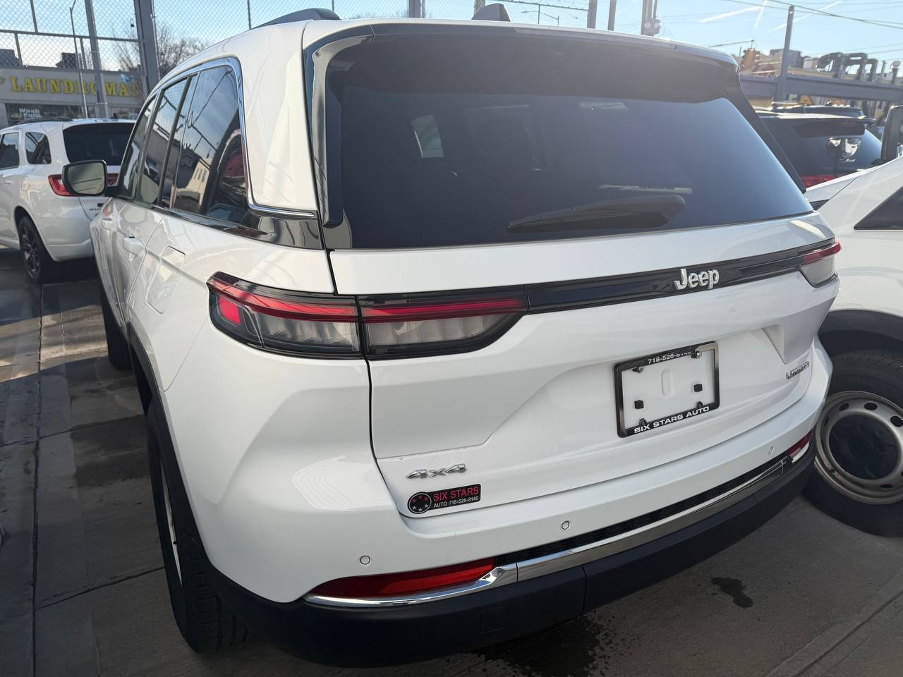 Jeep Grand Cherokee Laredo 4WD 2023