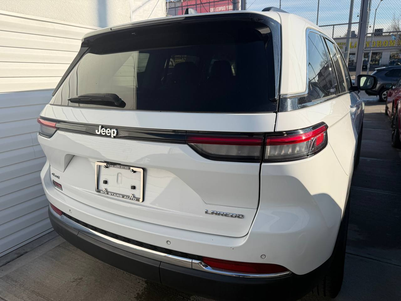 Jeep Grand Cherokee Laredo 4WD 2023