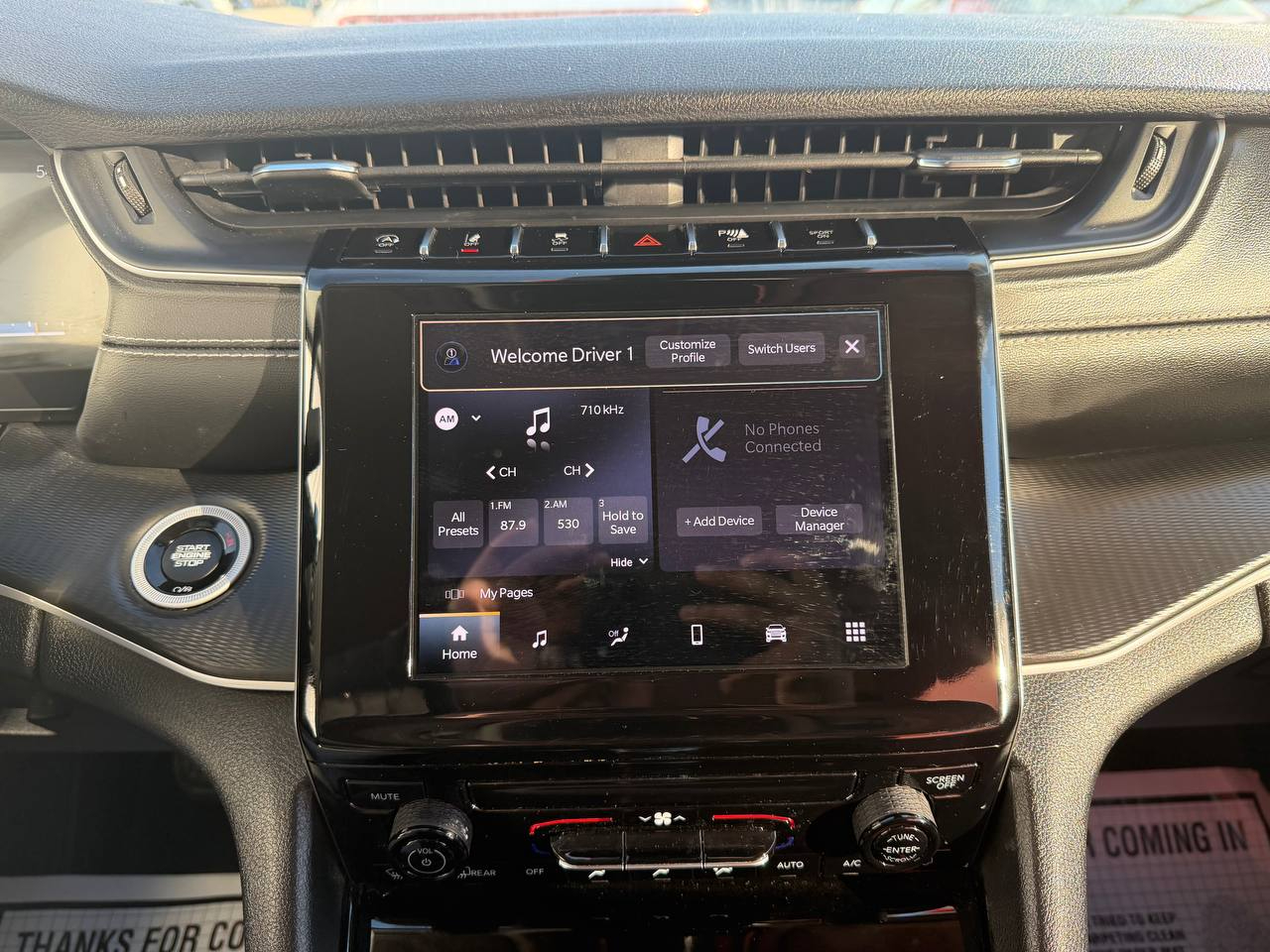 Jeep Grand Cherokee Laredo 4WD 2023