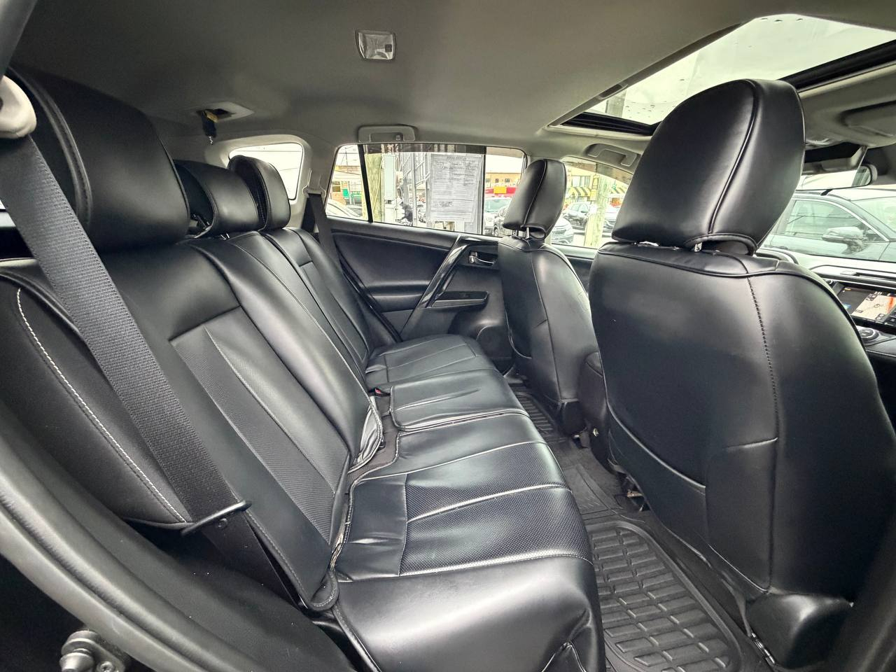 Toyota RAV4 XLE AWD 2017