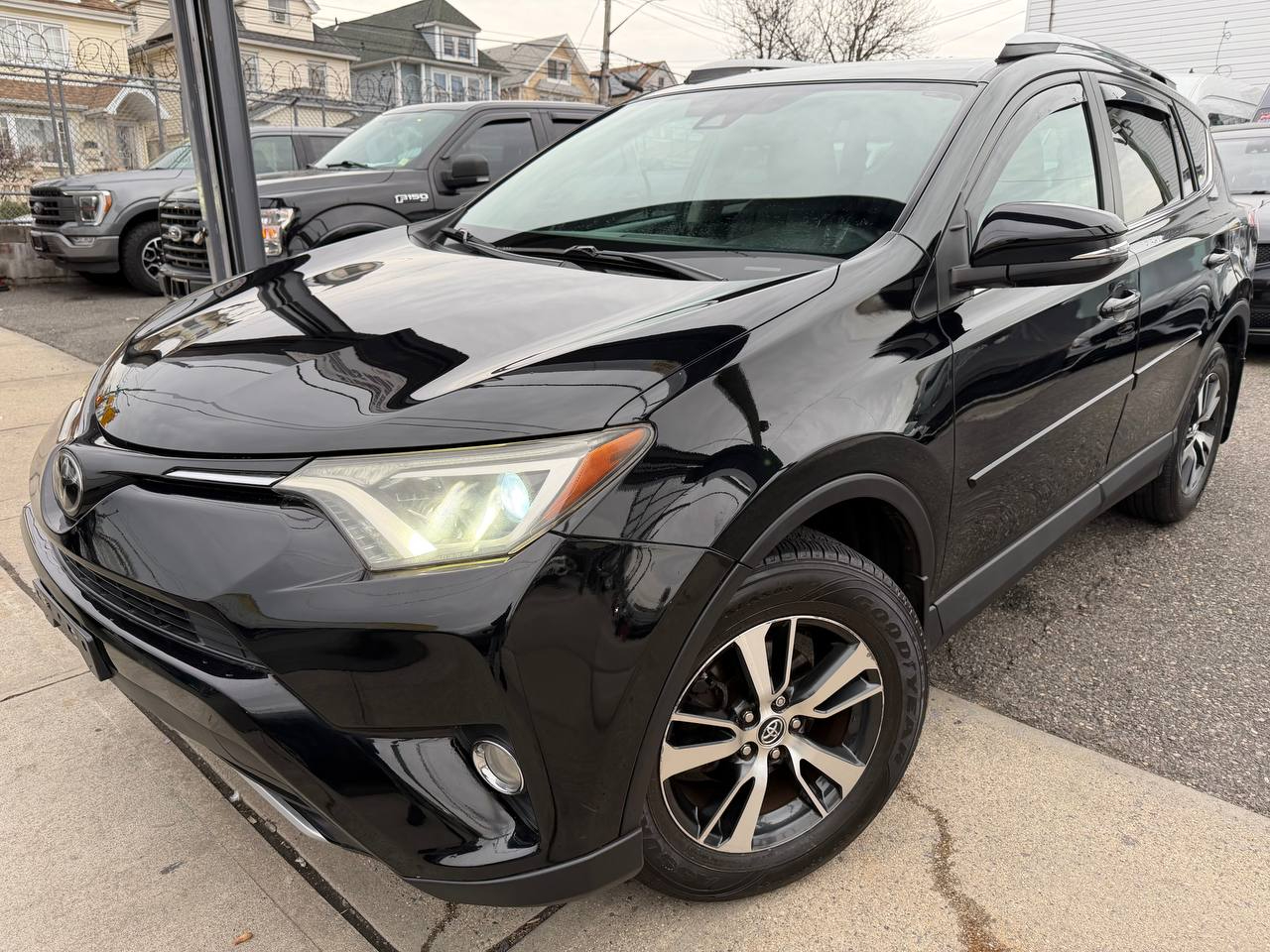 Toyota RAV4 XLE AWD 2017