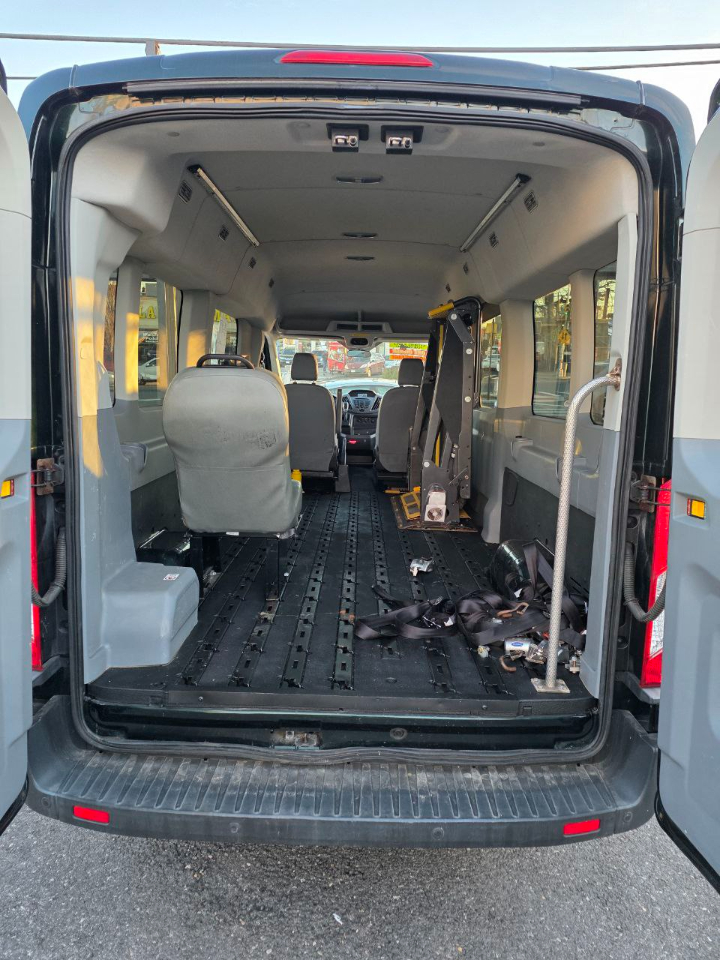 Ford Transit 350 Wagon Med. Roof XL w/Sliding Pass. 148-in. WB 2015