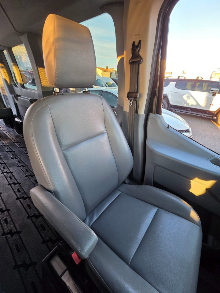 Ford Transit 350 Wagon Med. Roof XL w/Sliding Pass. 148-in. WB 2015