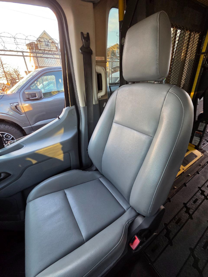 Ford Transit 350 Wagon Med. Roof XL w/Sliding Pass. 148-in. WB 2015