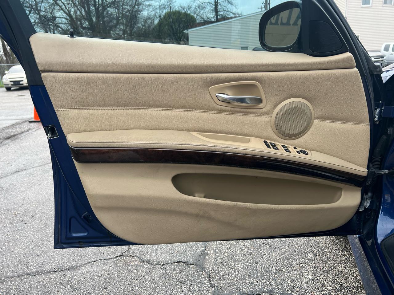 BMW 3 Series 4dr Sdn 328i xDrive AWD SULEV 2009