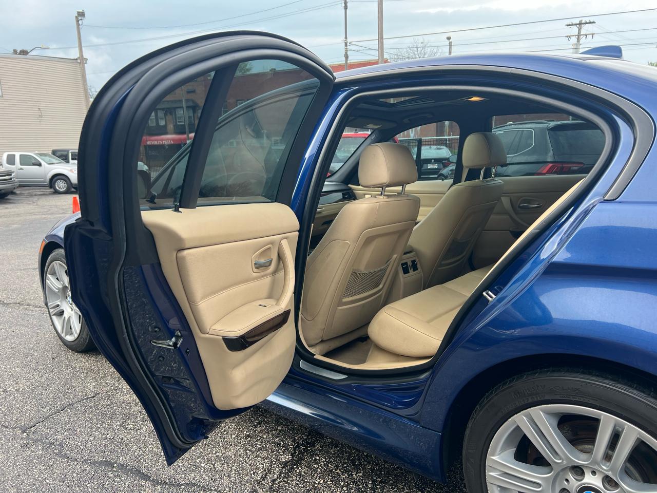 BMW 3 Series 4dr Sdn 328i xDrive AWD SULEV 2009