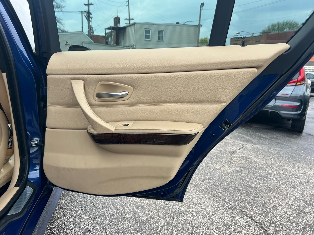 BMW 3 Series 4dr Sdn 328i xDrive AWD SULEV 2009