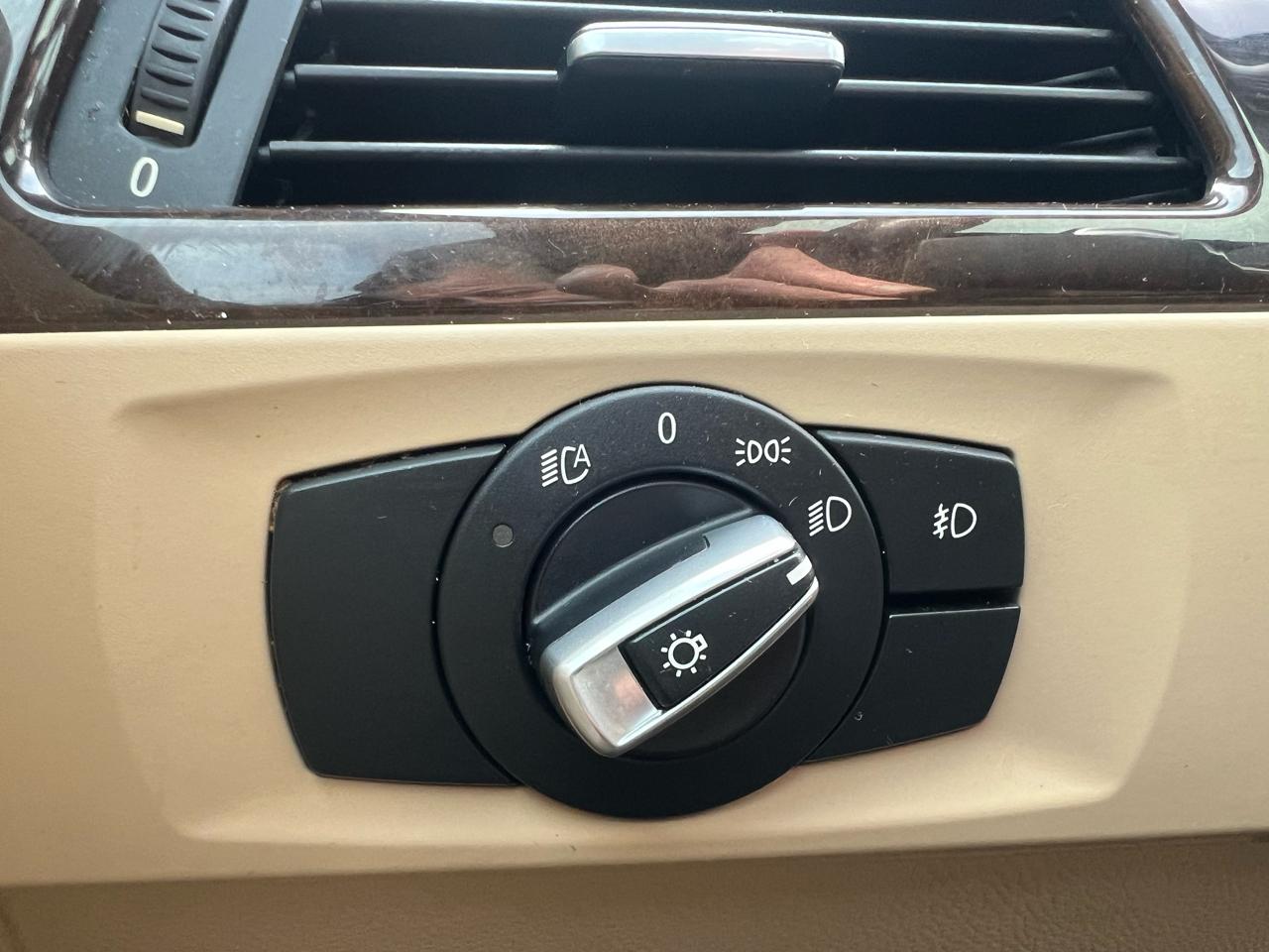 BMW 3 Series 4dr Sdn 328i xDrive AWD SULEV 2009