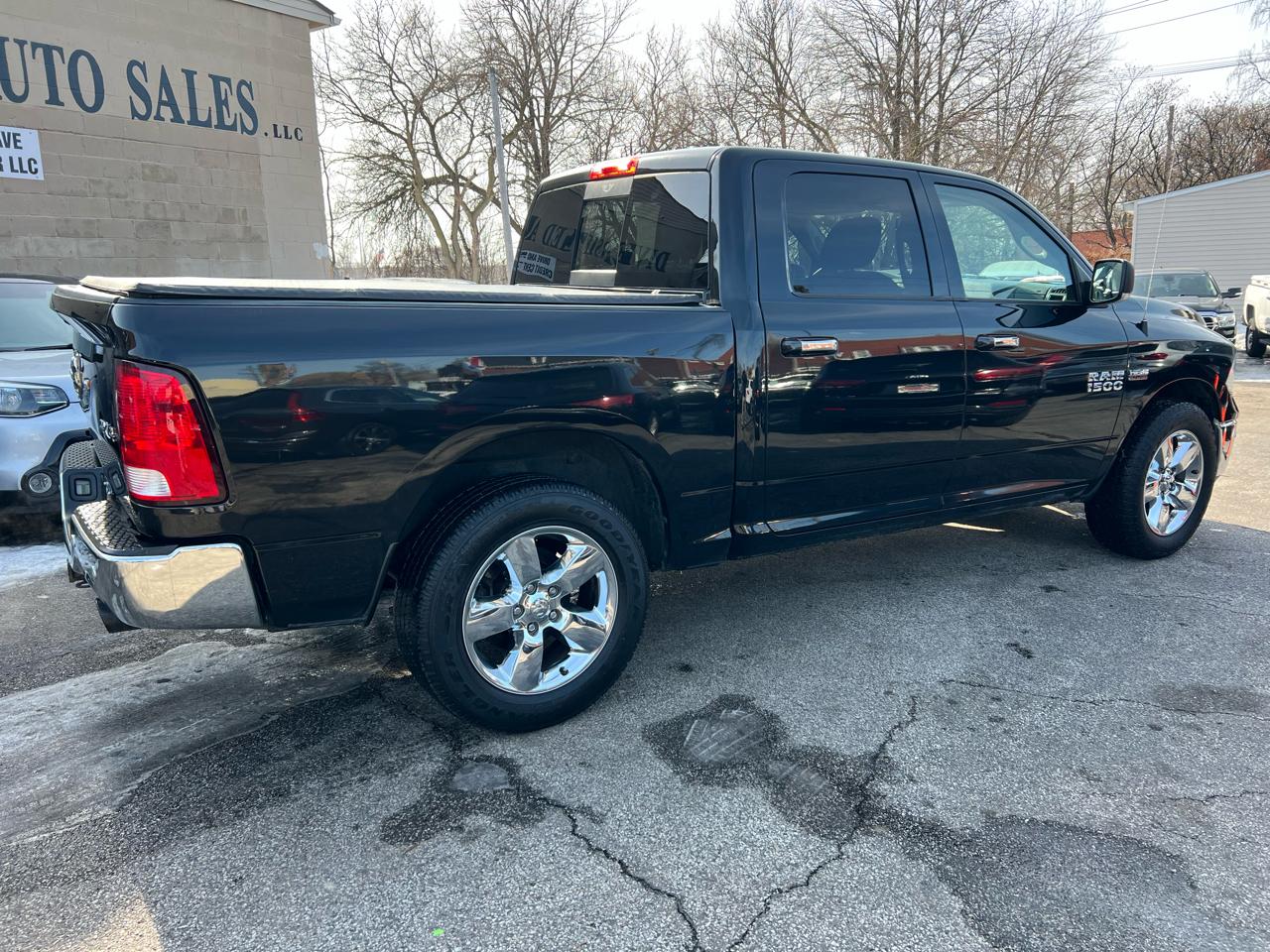 RAM 1500 Big Horn 4x4 Crew Cab 5'7" Box 2017