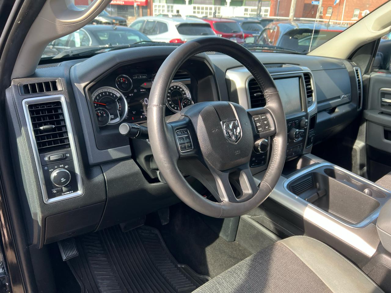 RAM 1500 Big Horn 4x4 Crew Cab 5'7" Box 2017