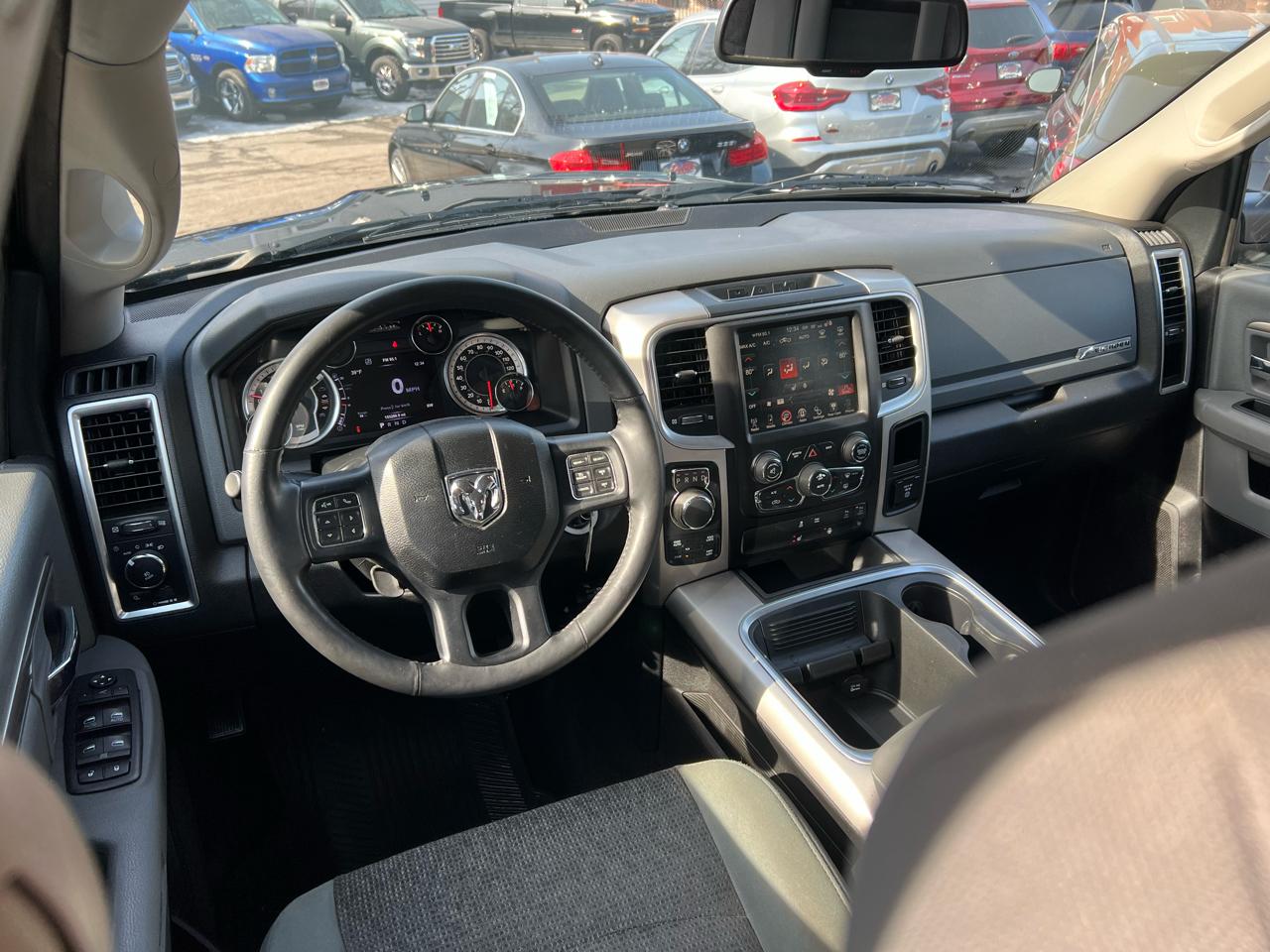 RAM 1500 Big Horn 4x4 Crew Cab 5'7" Box 2017