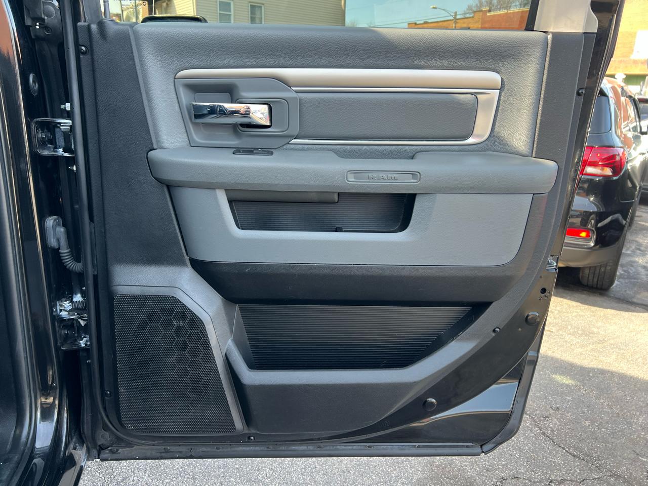 RAM 1500 Big Horn 4x4 Crew Cab 5'7" Box 2017