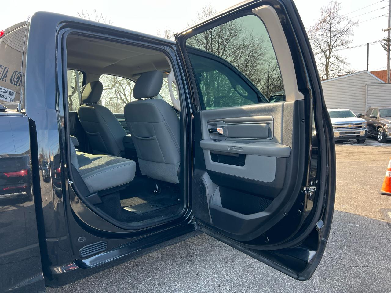 RAM 1500 Big Horn 4x4 Crew Cab 5'7" Box 2017