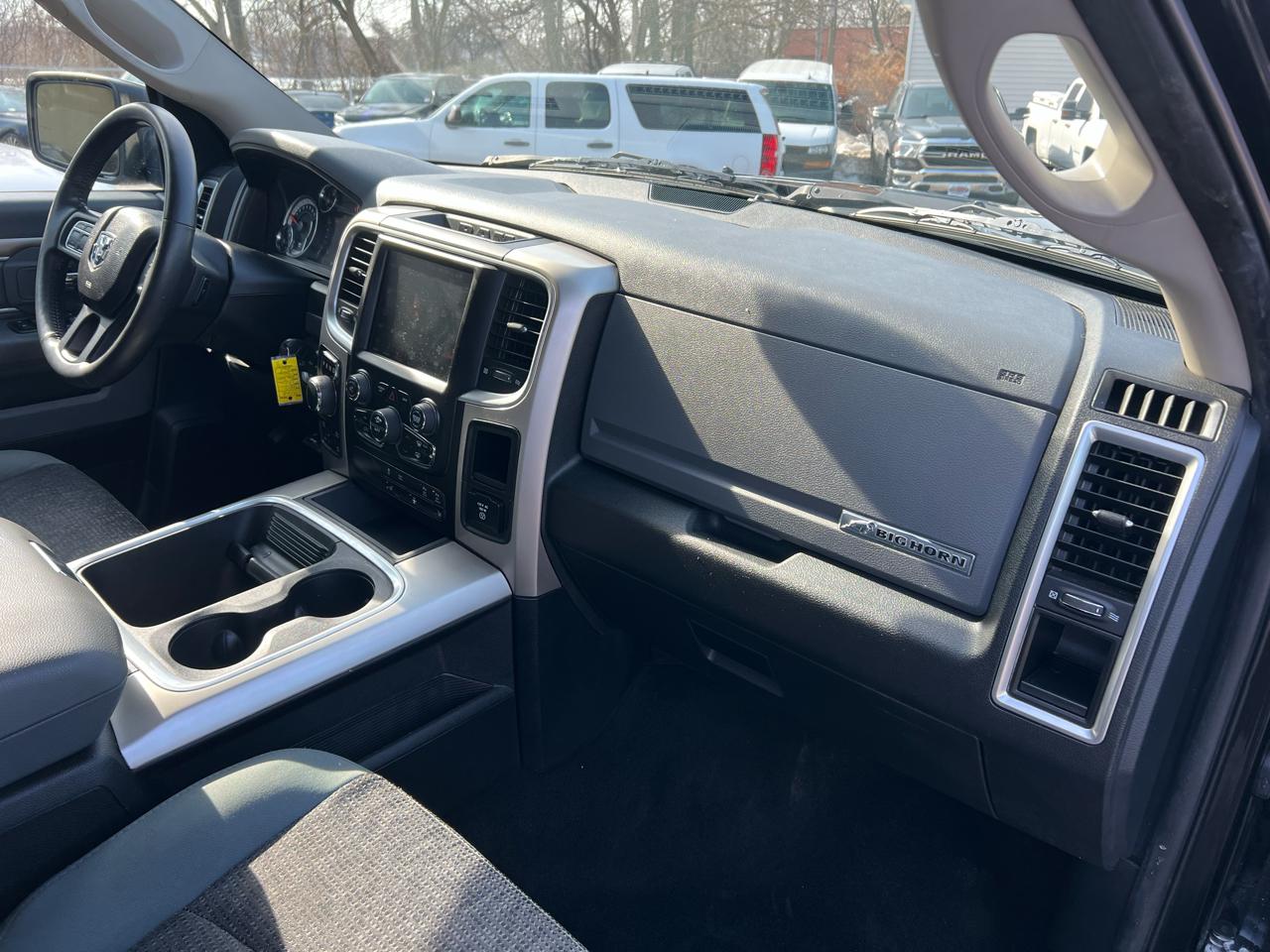 RAM 1500 Big Horn 4x4 Crew Cab 5'7" Box 2017