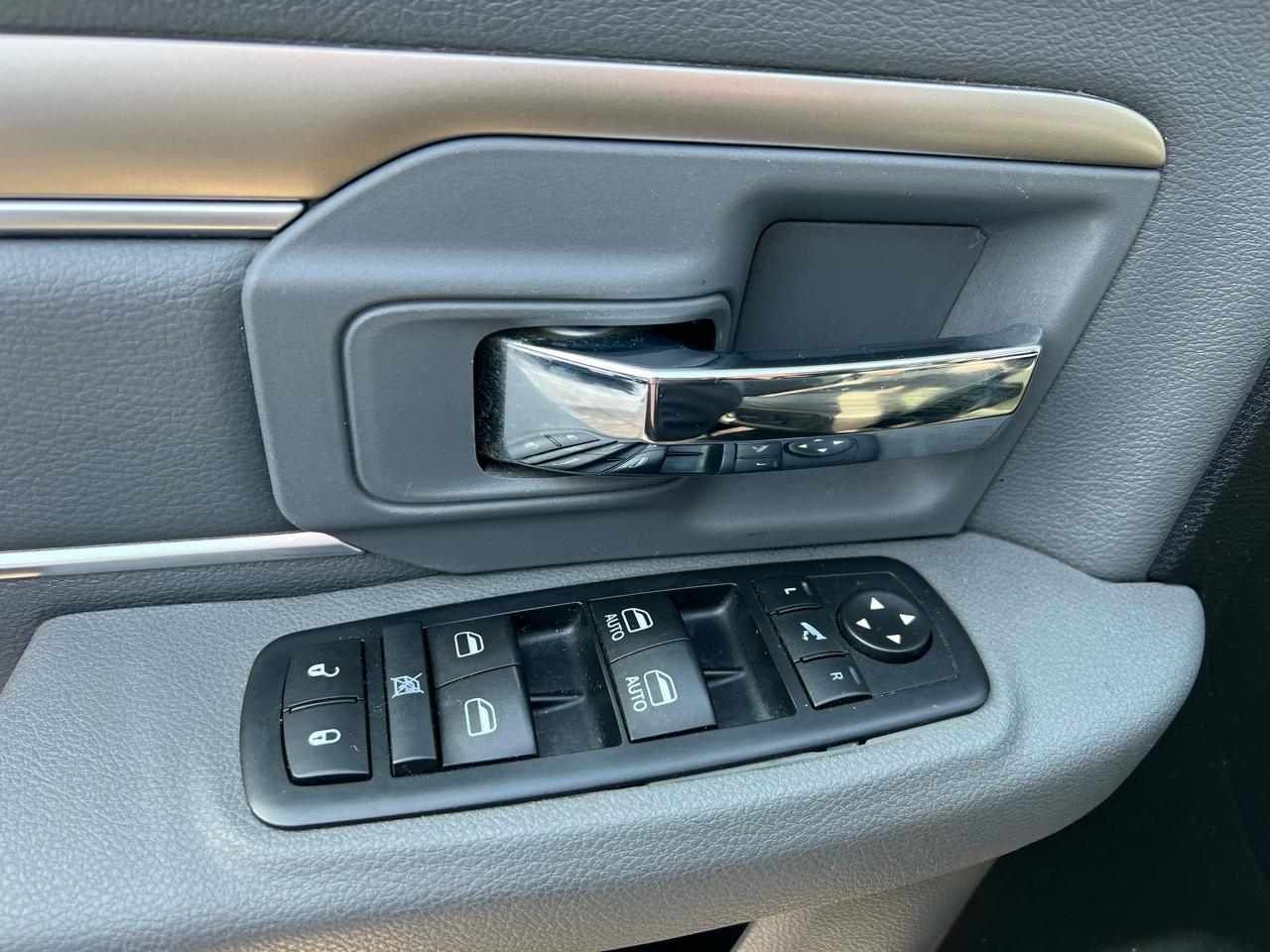 RAM 1500 Big Horn 4x4 Crew Cab 5'7" Box 2017