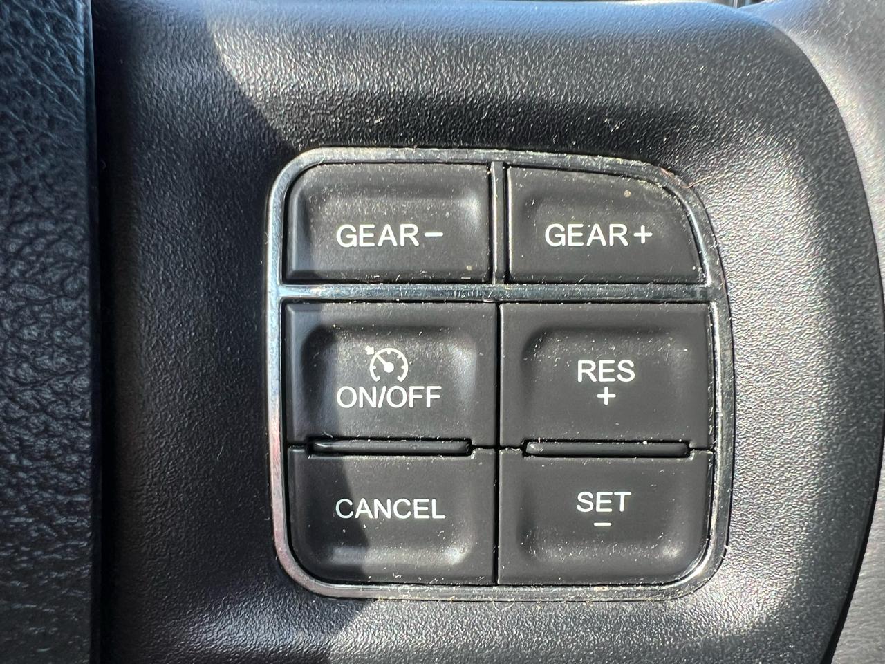 RAM 1500 Big Horn 4x4 Crew Cab 5'7" Box 2017