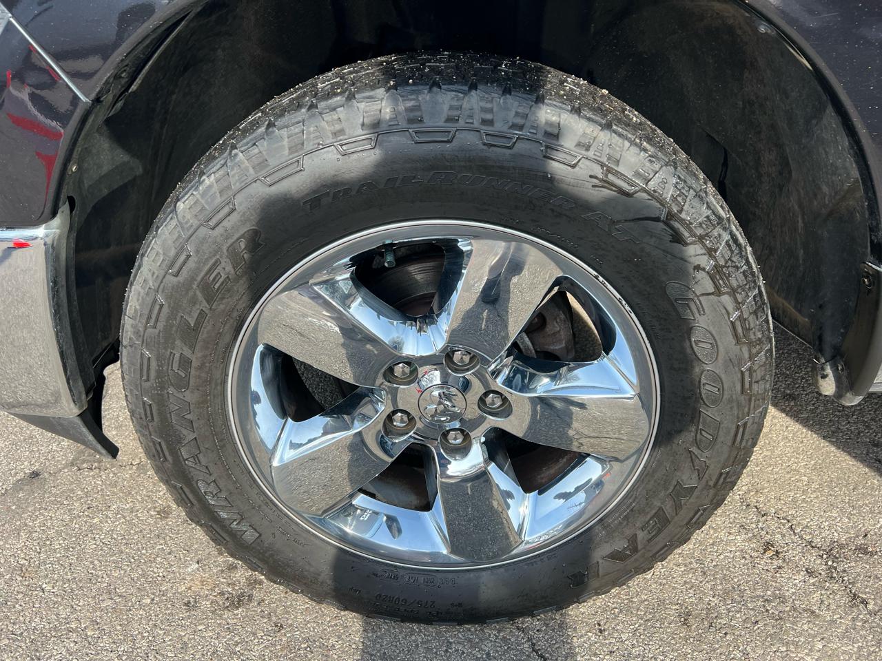 RAM 1500 Big Horn 4x4 Crew Cab 5'7" Box 2017