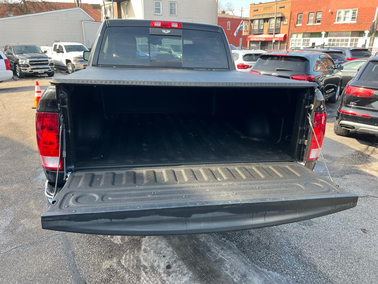 RAM 1500 Big Horn 4x4 Crew Cab 5'7" Box 2017