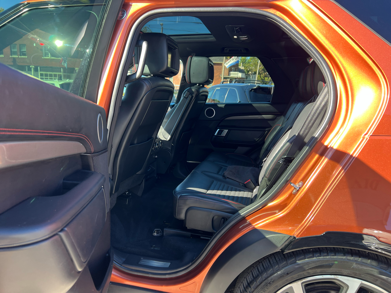 2018 Land Rover Discovery HSE Luxury photo 5