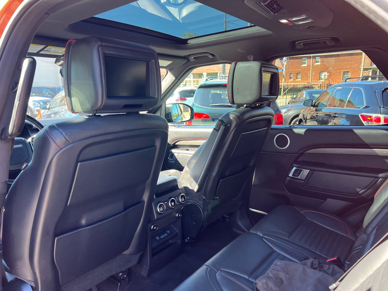 2018 Land Rover Discovery HSE Luxury photo 6
