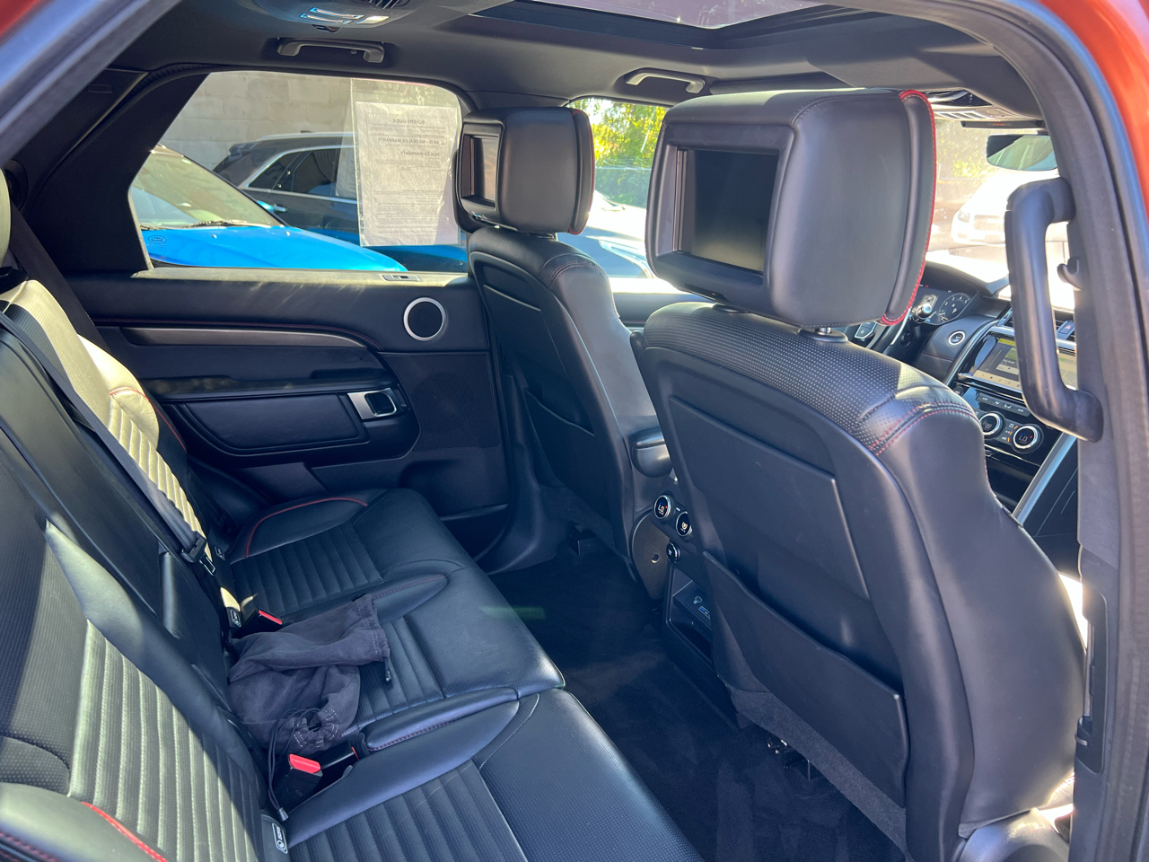 2018 Land Rover Discovery HSE Luxury photo 12