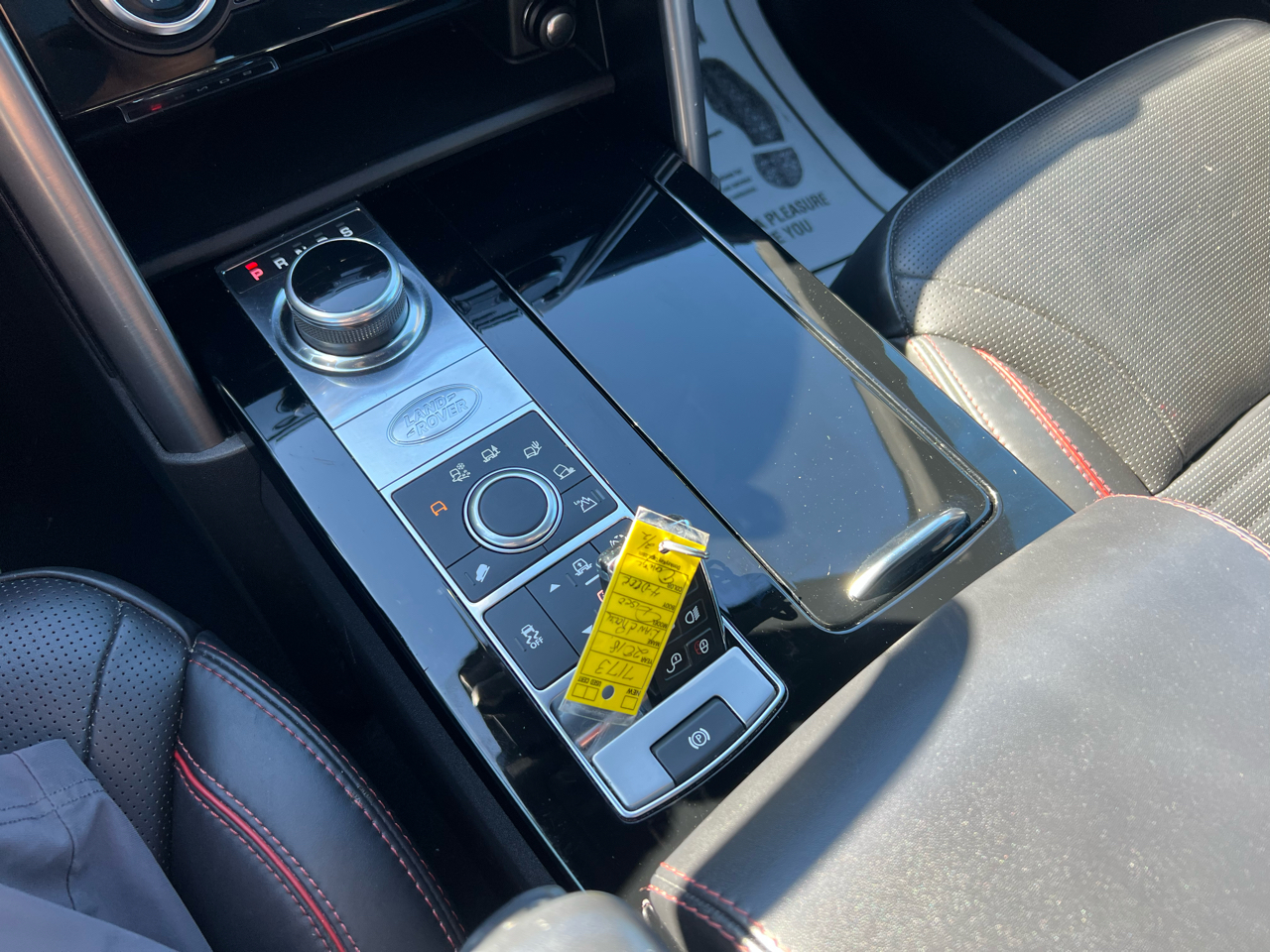 2018 Land Rover Discovery HSE Luxury photo 22