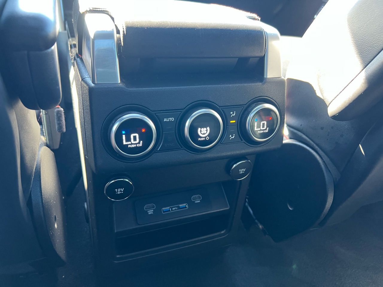 2018 Land Rover Discovery HSE Luxury photo 27