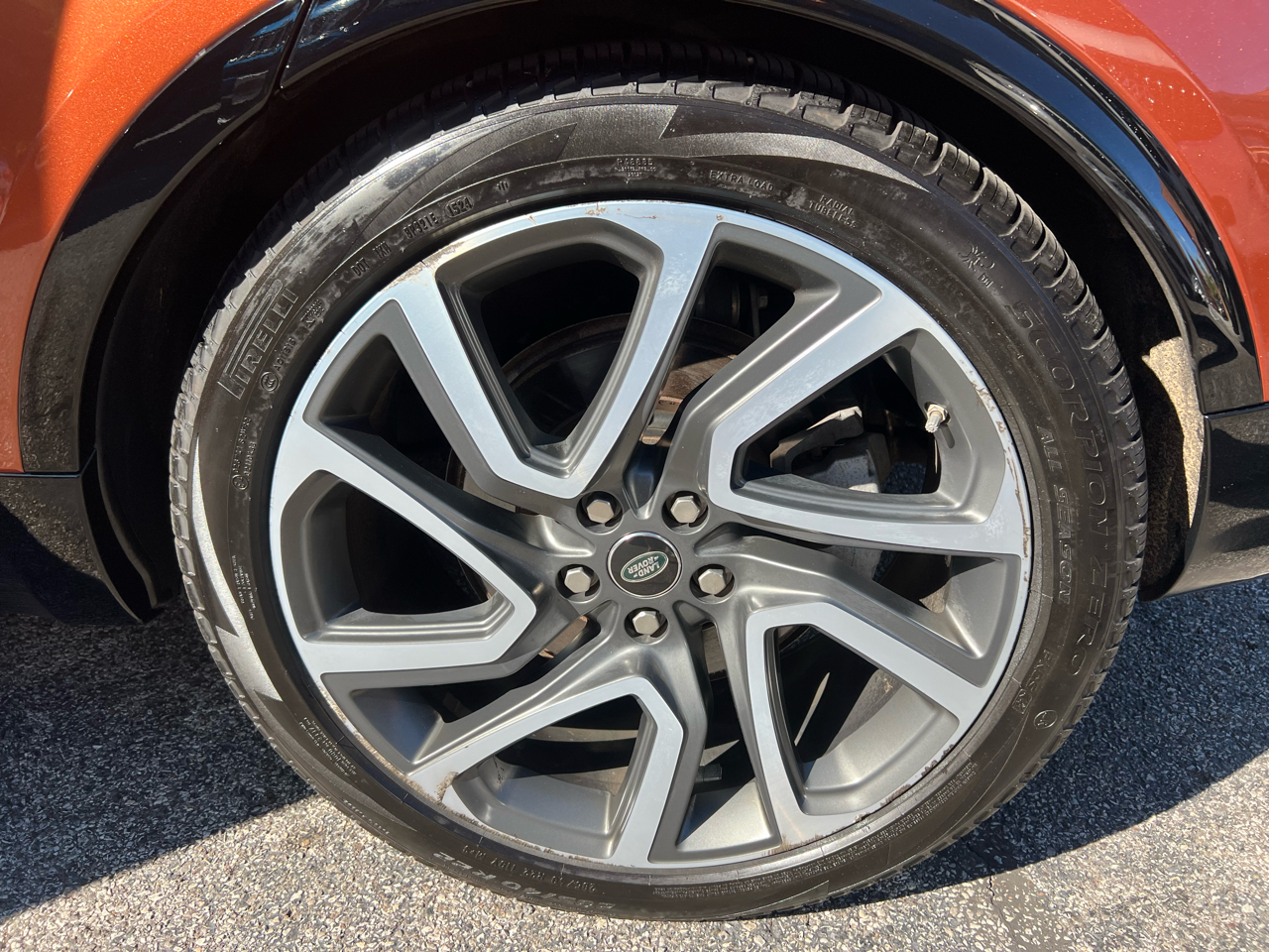 2018 Land Rover Discovery HSE Luxury photo 29