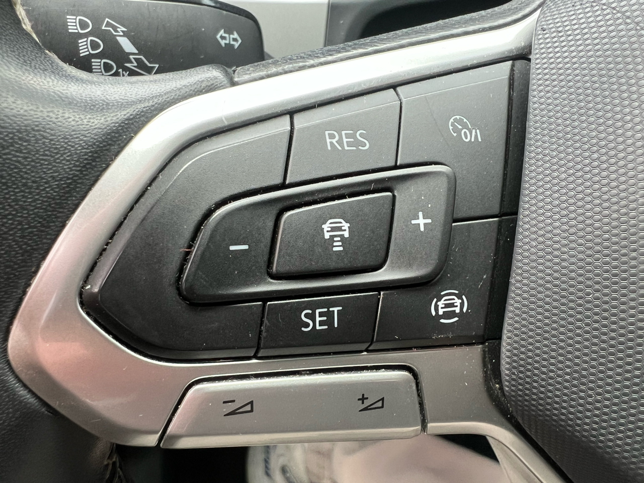 Volkswagen Atlas Cross Sport 3.6L V6 SE w/Technology 4MOTION 2022 Volkswagen Atlas Cross Sport 3.6L V6 SE w/Technology 4MOTION 2022
