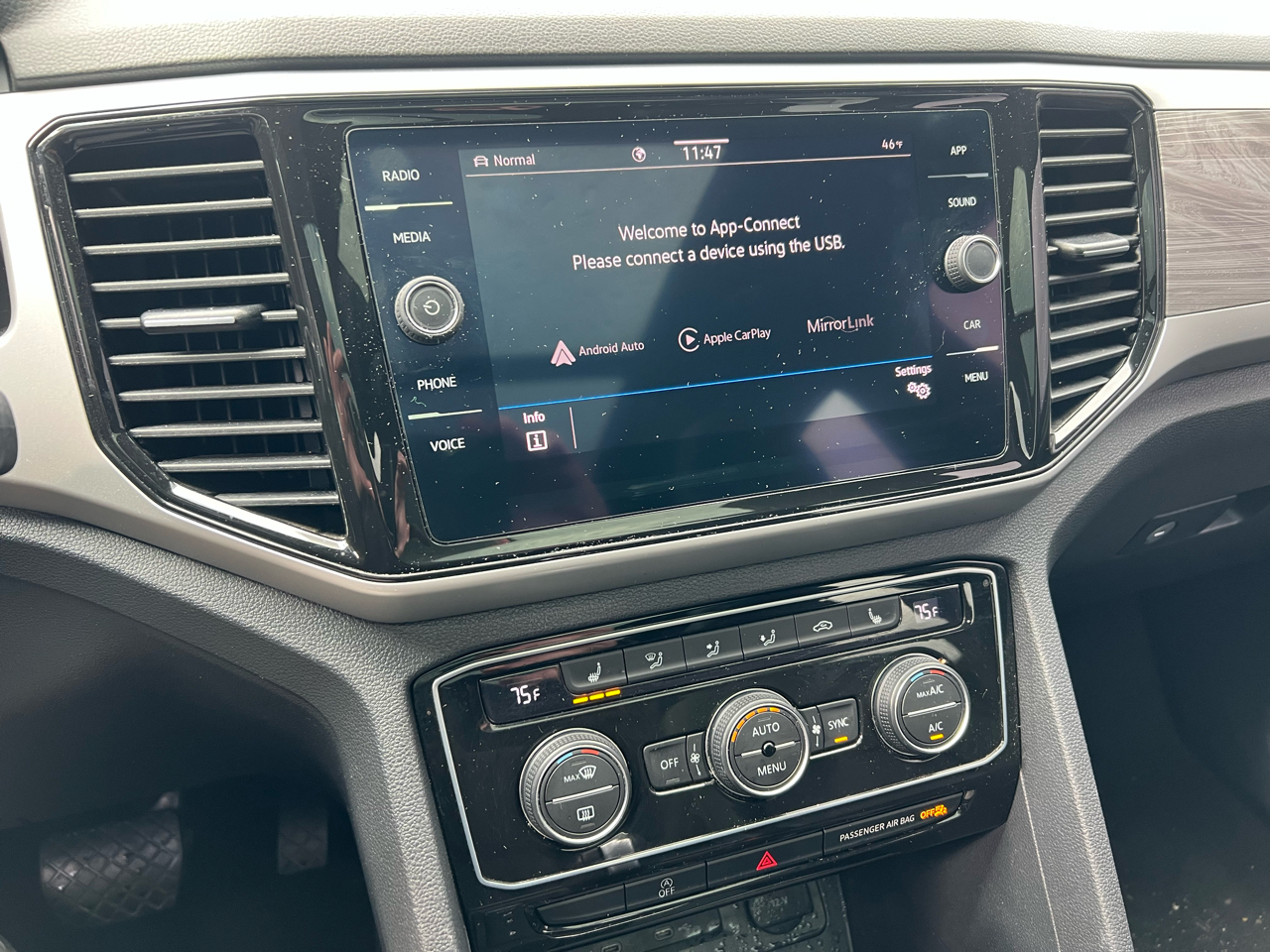 Volkswagen Atlas Cross Sport 3.6L V6 SE w/Technology 4MOTION 2022 Volkswagen Atlas Cross Sport 3.6L V6 SE w/Technology 4MOTION 2022