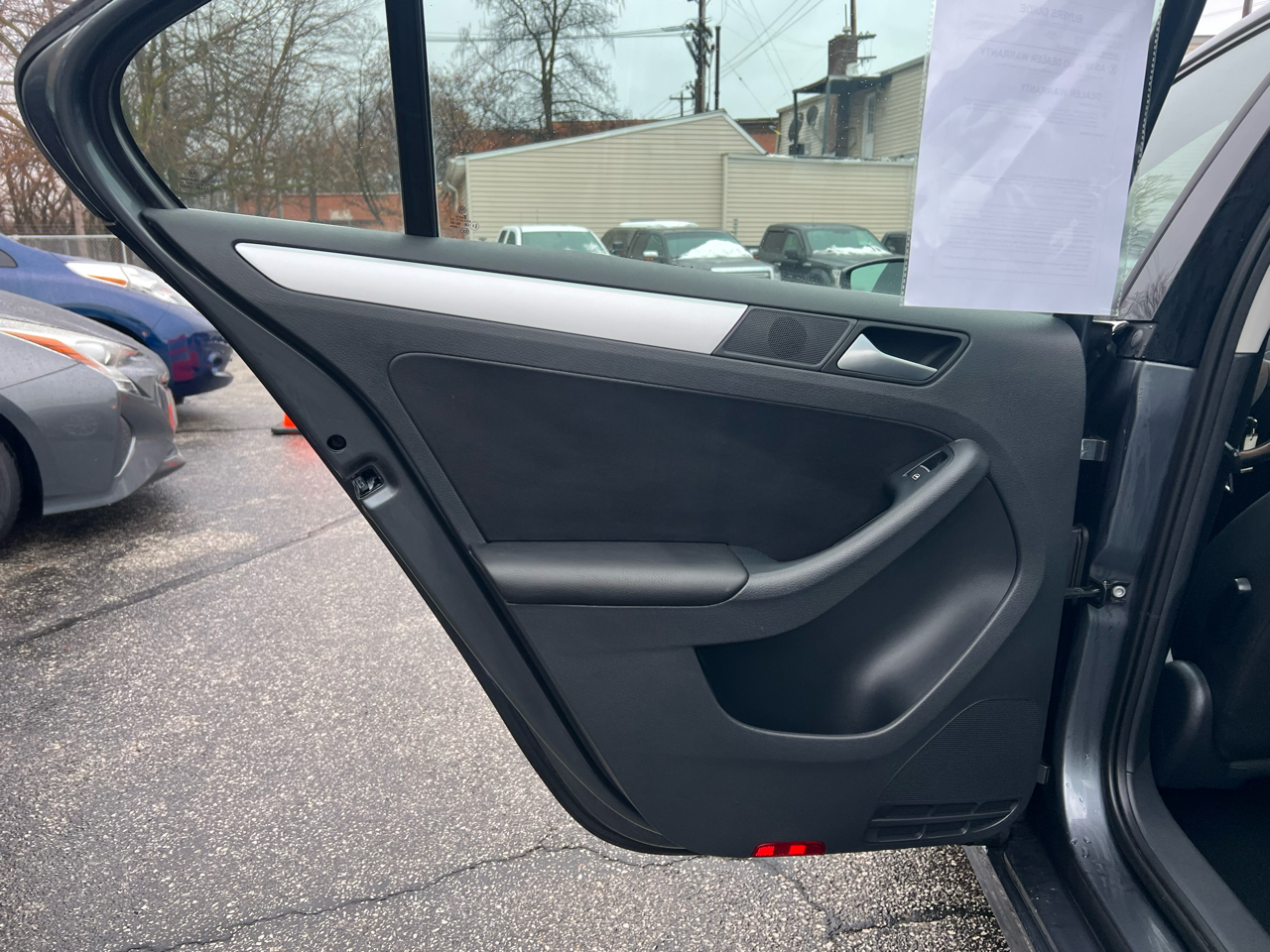 Volkswagen Jetta Sedan 4dr Auto SE w/Connectivity/Sunroof PZEV 2013