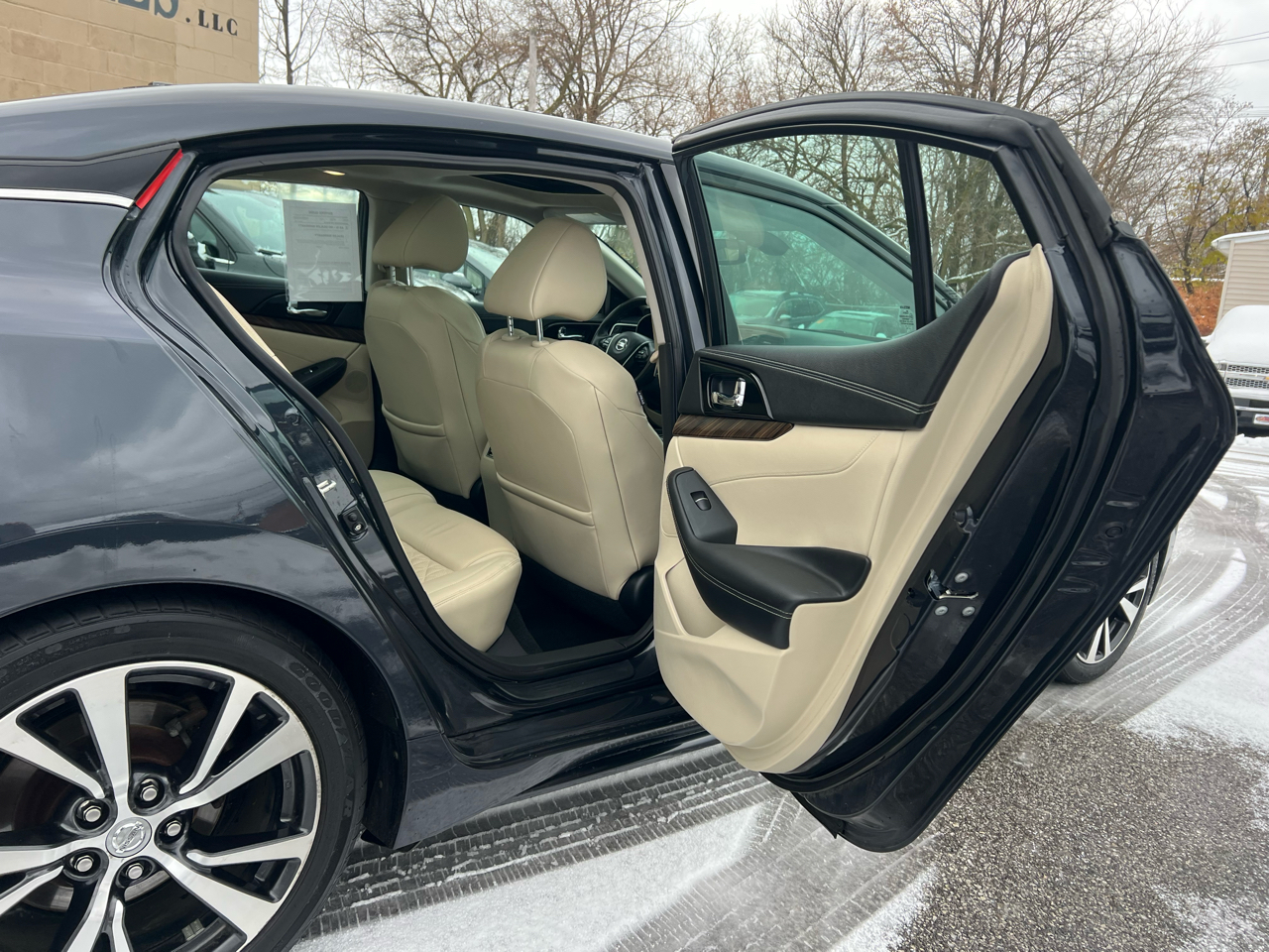 Nissan Maxima 4dr Sdn 3.5 Platinum 2016