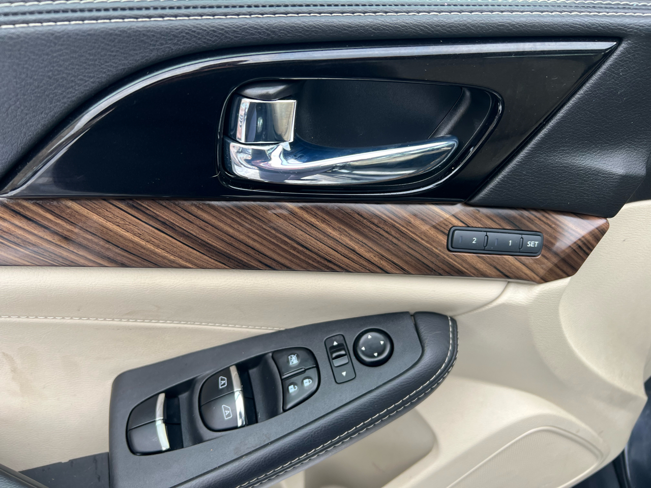 Nissan Maxima 4dr Sdn 3.5 Platinum 2016