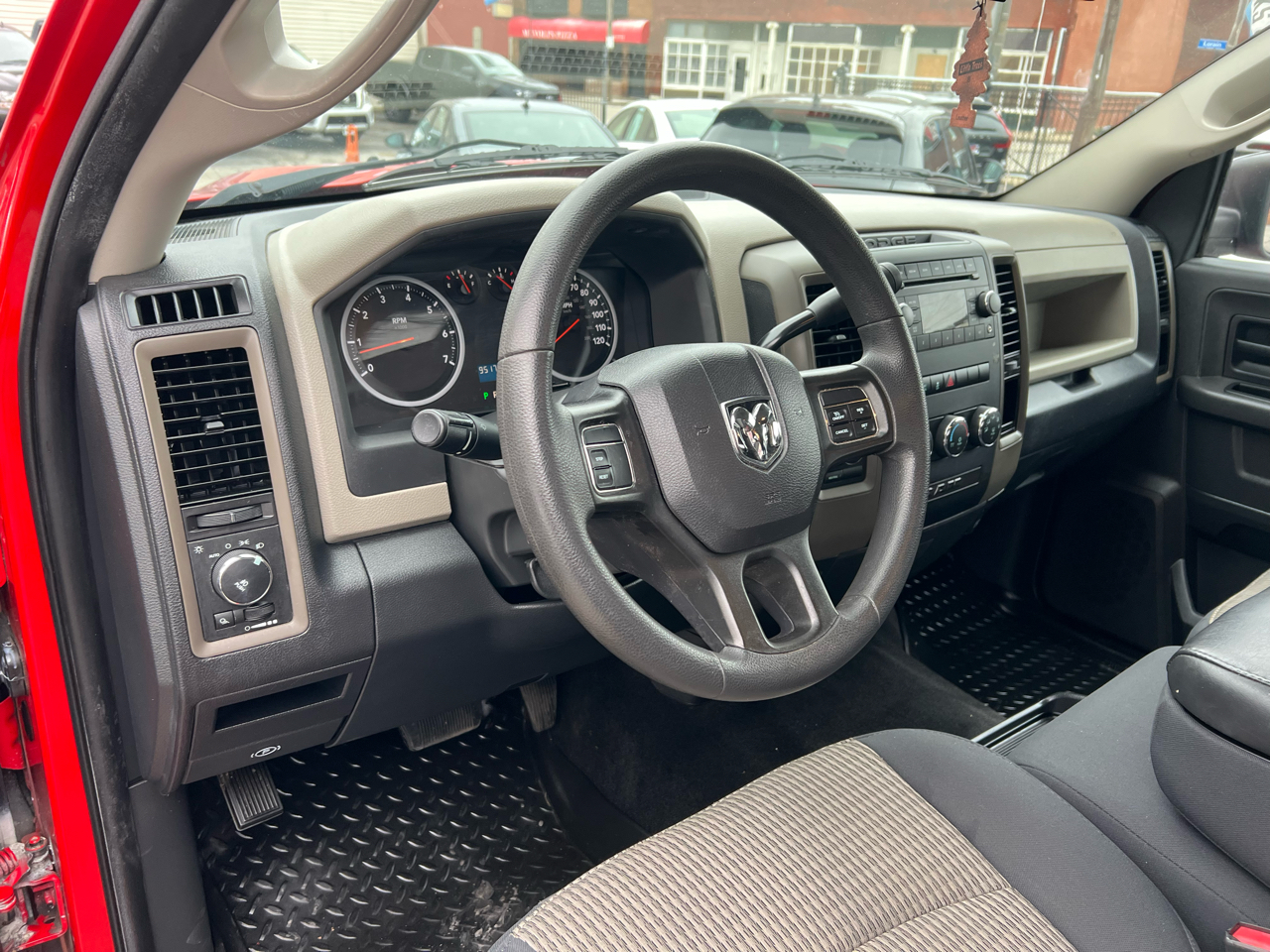 RAM 1500 4WD Crew Cab 140.5" Express 2012