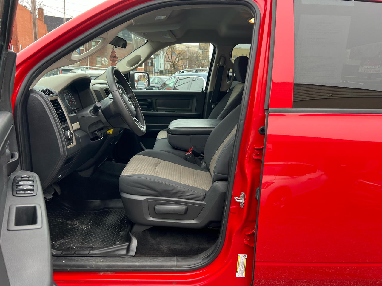 RAM 1500 4WD Crew Cab 140.5" Express 2012