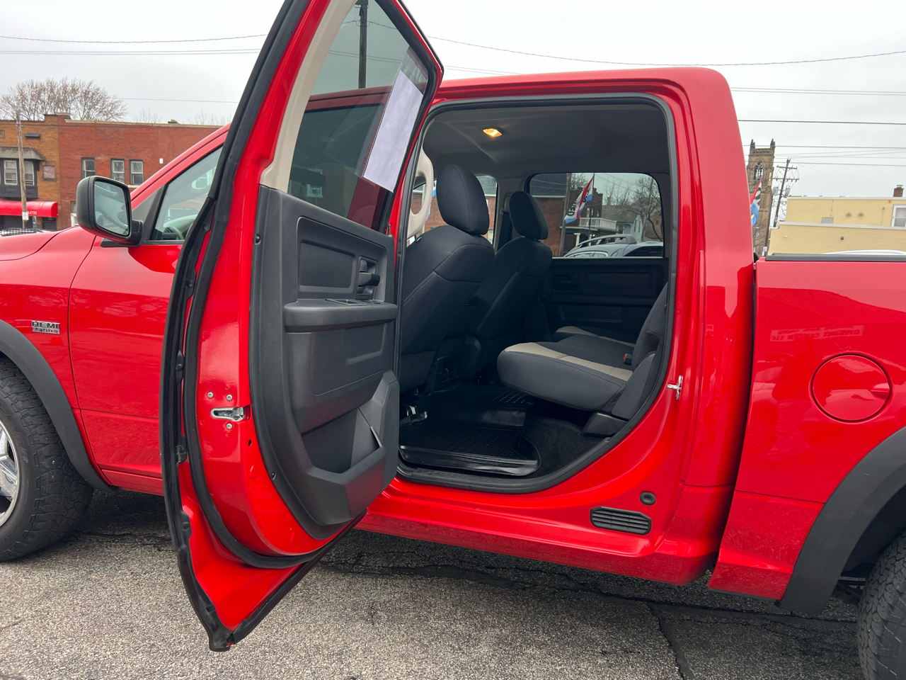 RAM 1500 4WD Crew Cab 140.5" Express 2012