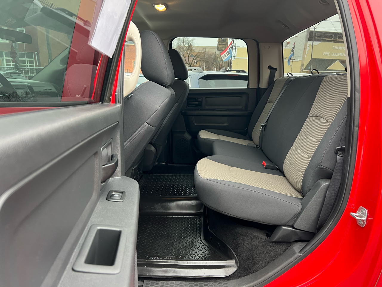 RAM 1500 4WD Crew Cab 140.5" Express 2012