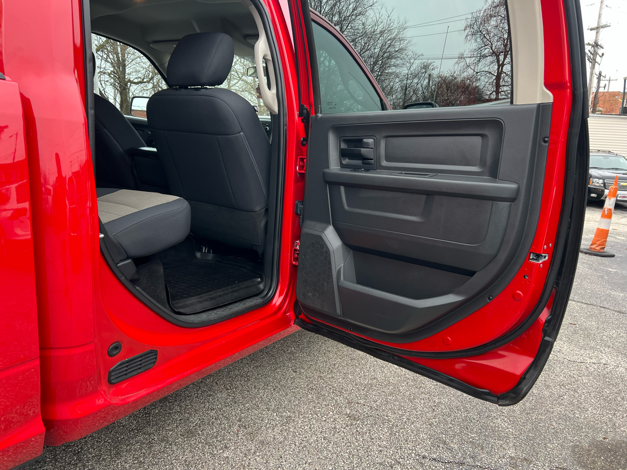 RAM 1500 4WD Crew Cab 140.5" Express 2012