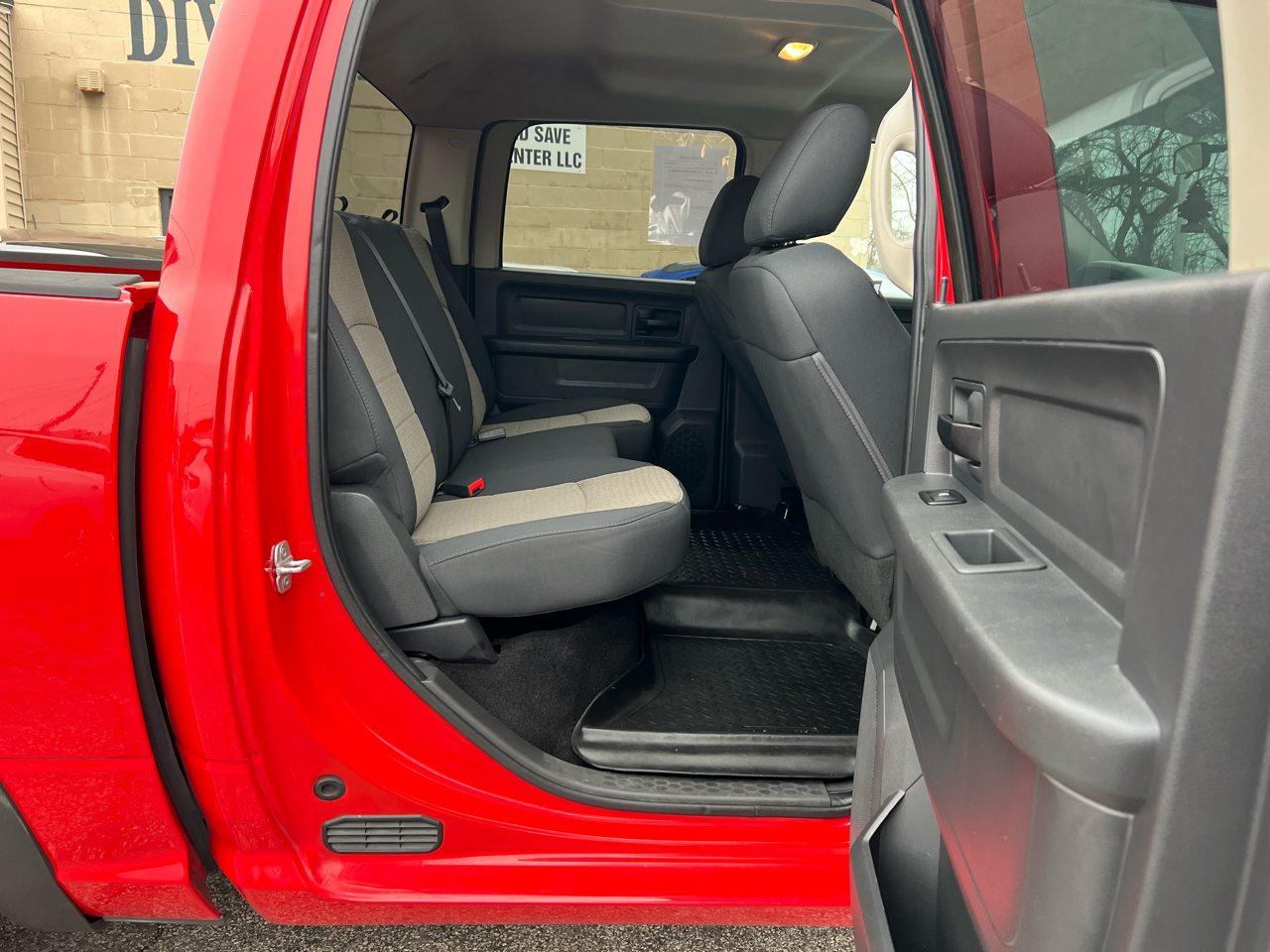 RAM 1500 4WD Crew Cab 140.5" Express 2012