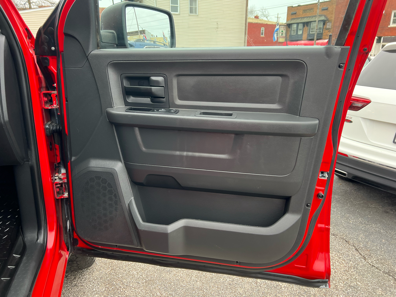 RAM 1500 4WD Crew Cab 140.5" Express 2012