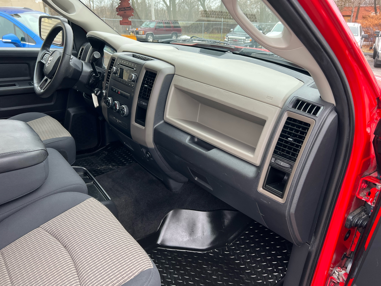 RAM 1500 4WD Crew Cab 140.5" Express 2012