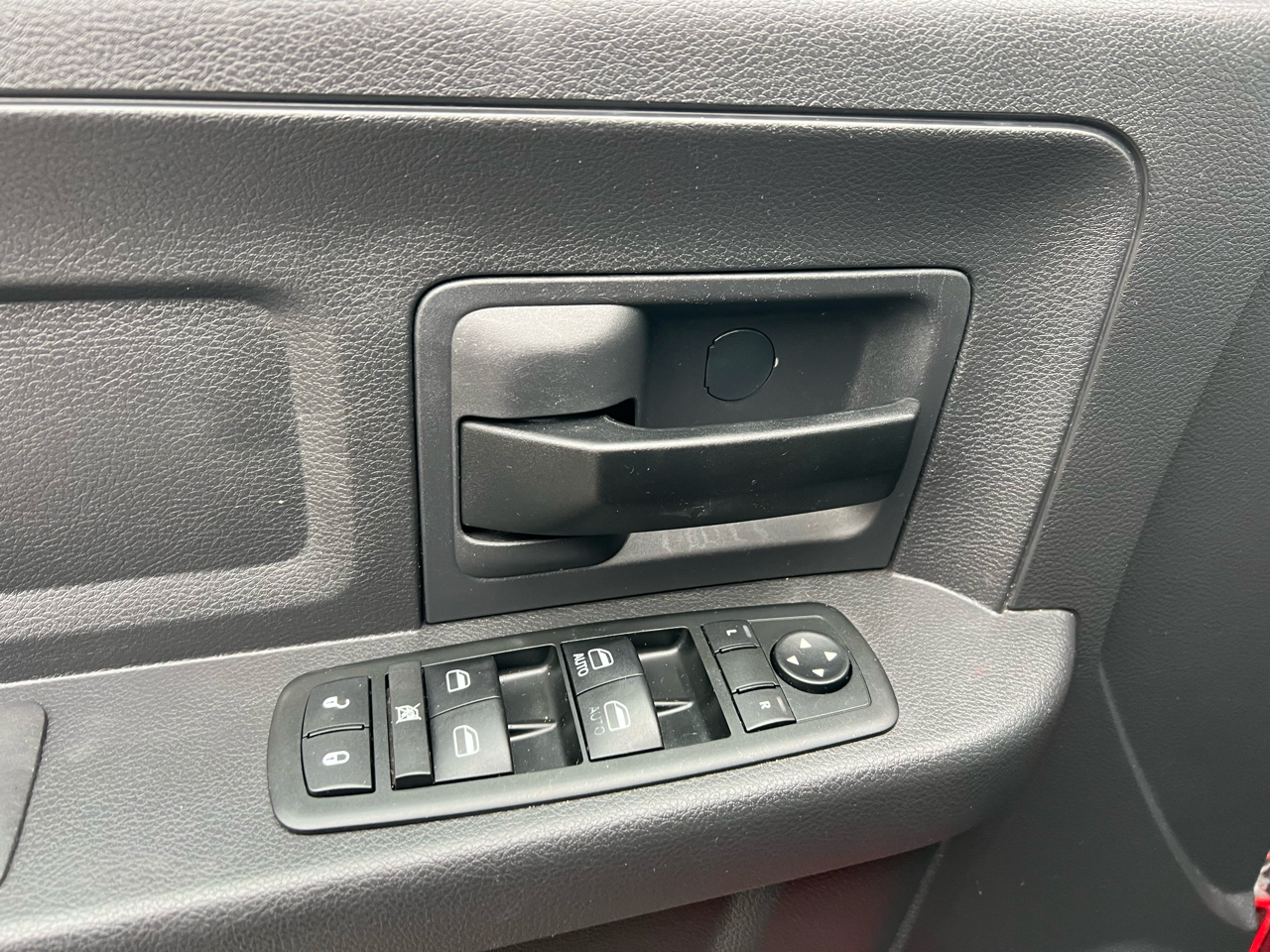 RAM 1500 4WD Crew Cab 140.5" Express 2012