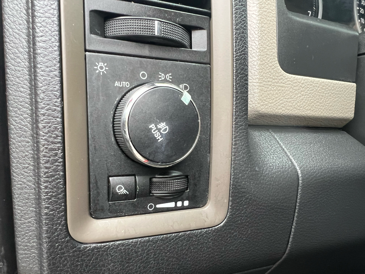 RAM 1500 4WD Crew Cab 140.5" Express 2012