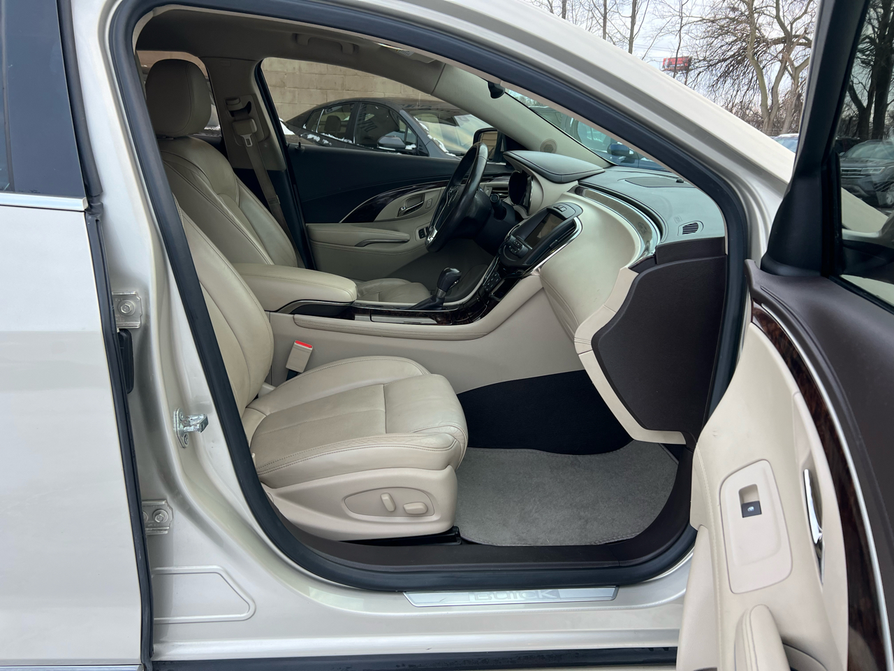 Buick LaCrosse 4dr Sdn Premium II FWD 2015