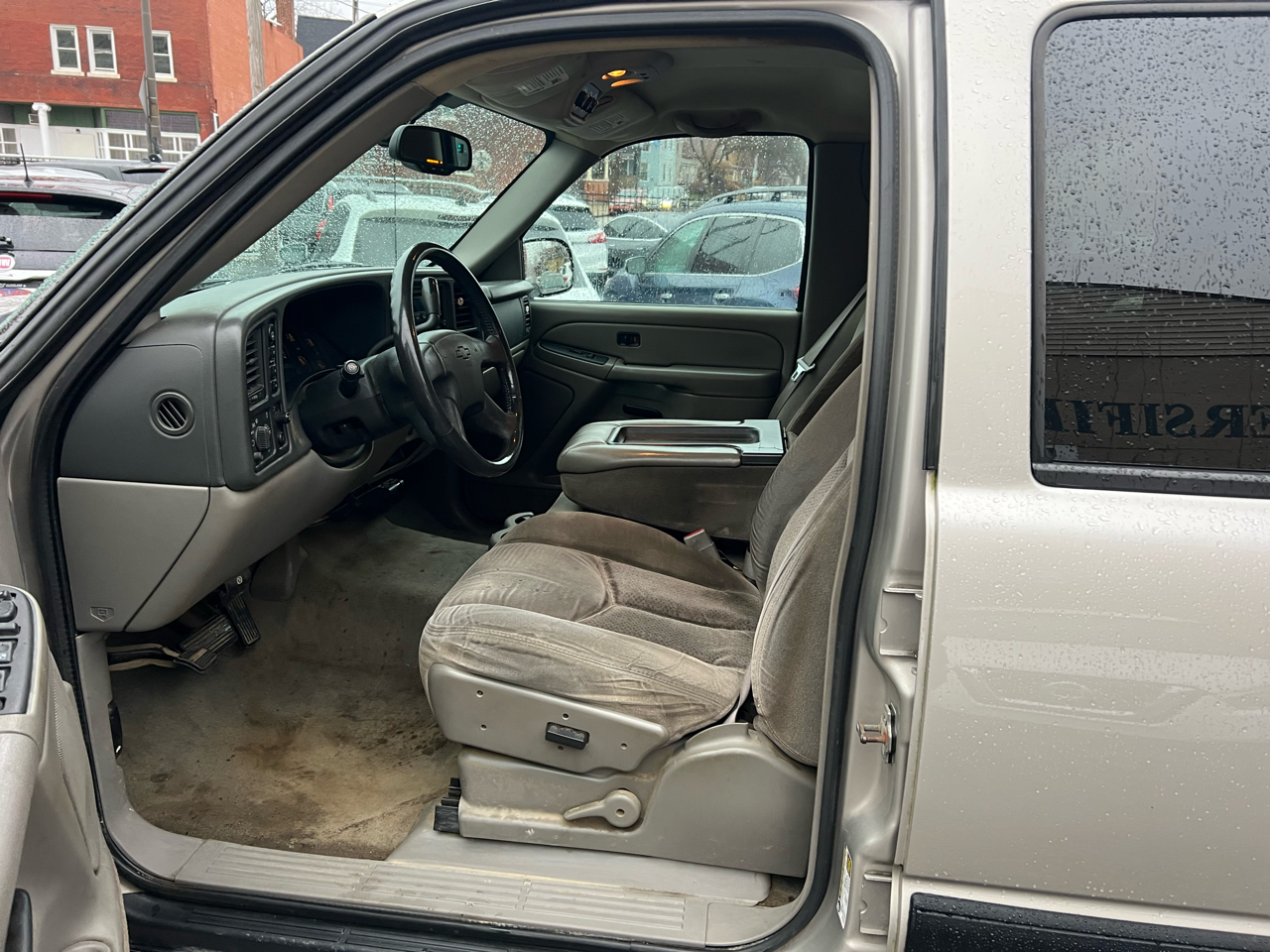 Chevrolet Suburban 4dr 1500 4WD LS 2004