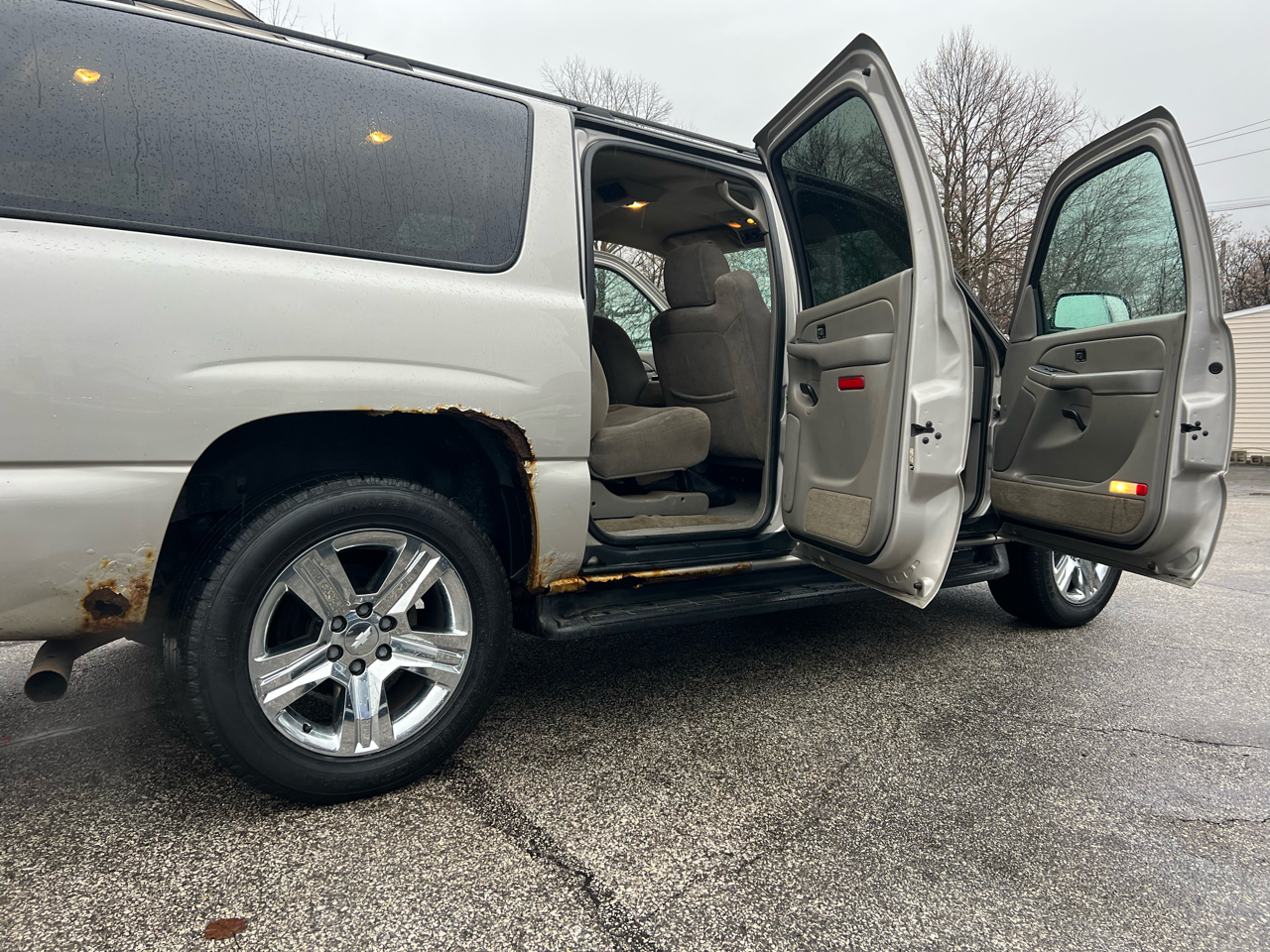 Chevrolet Suburban 4dr 1500 4WD LS 2004