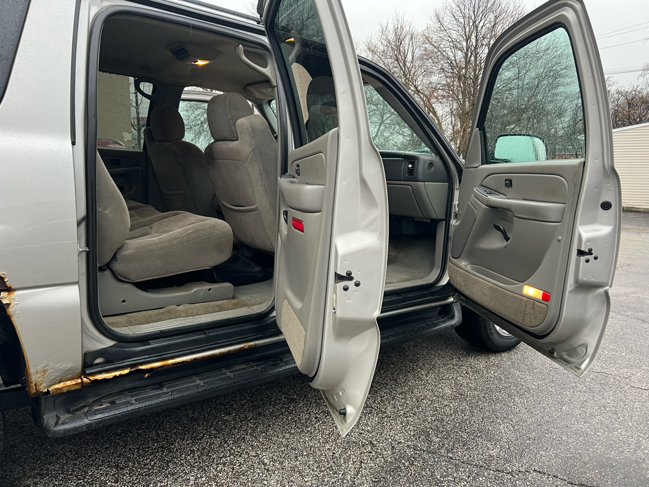 Chevrolet Suburban 4dr 1500 4WD LS 2004