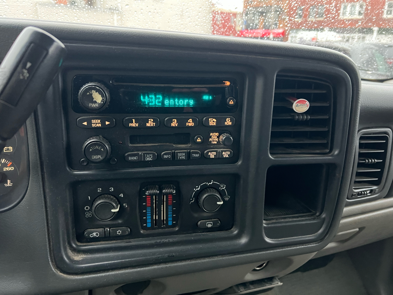 Chevrolet Suburban 4dr 1500 4WD LS 2004